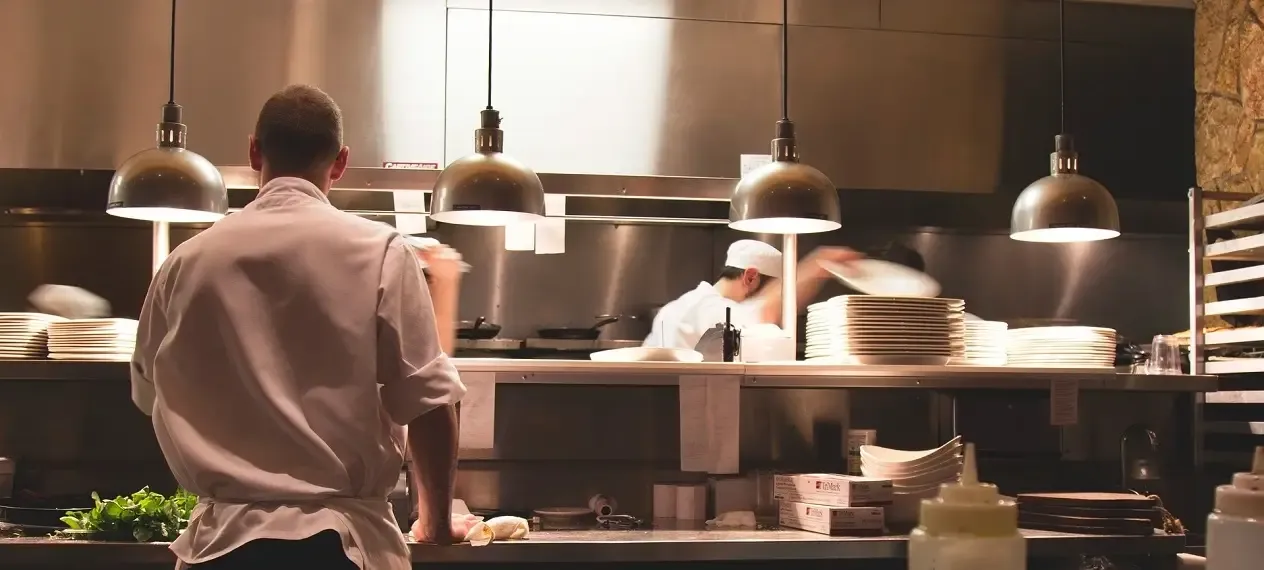 Consejos para elegir los muebles de cocina ideales para tu restaurante
